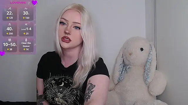 Snapshot of chloe_levine chatting on 09-20-25, 01:28 chloe levine online show from 09-20-25, 01:28