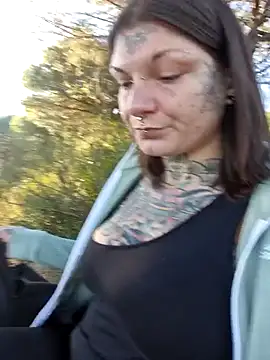 lizzardqueeen online show from 01-06-26, 04:21