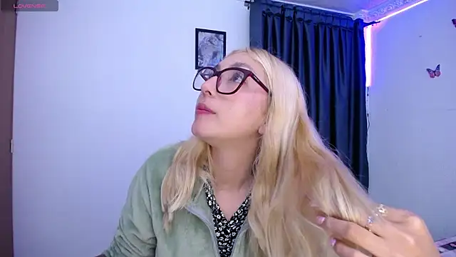 Snapshot of Soffy-brooks chatting on 04-24-26, 07:00 Soffy-brooks online show from 04-24-26, 07:00