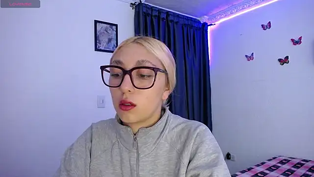 Snapshot of Soffy-brooks chatting on 04-28-26, 04:17 Soffy-brooks online show from 04-28-26, 04:17
