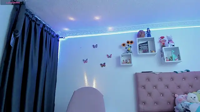Snapshot of Soffy-brooks chatting on 05-18-26, 01:35 Soffy-brooks online show from 05-18-26, 01:35