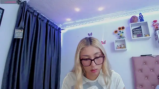 Snapshot of Soffy-brooks chatting on 05-31-26, 06:42 Soffy-brooks online show from 05-31-26, 06:42