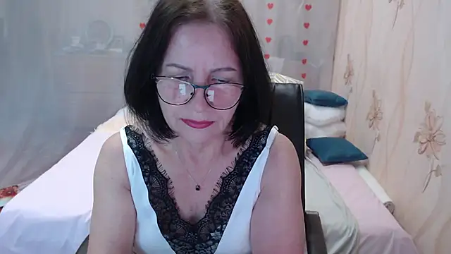 Snapshot of OlgaHottie chatting on 10-16-25, 11:17 OlgaHottie online show from 10-16-25, 11:17