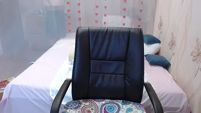 Snapshot of OlgaHottie chatting on 10-20-25, 11:27 OlgaHottie online show from 10-20-25, 11:27