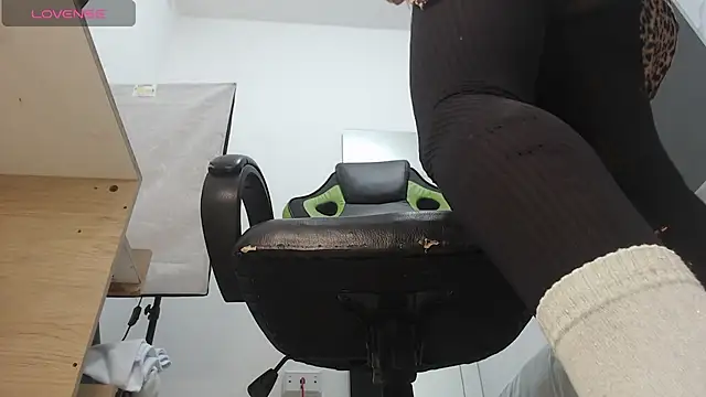 Snapshot of alma_fenix chatting on 02-28-25, 03:15 alma fenix online show from 02-28-25, 03:15