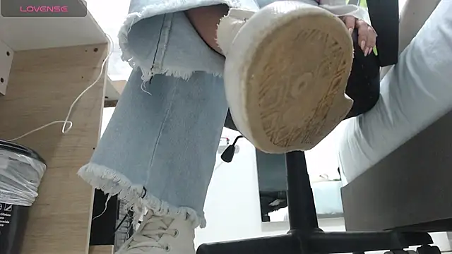 Snapshot of alma_fenix chatting on 03-14-25, 12:18 alma fenix online show from 03-14-25, 12:18