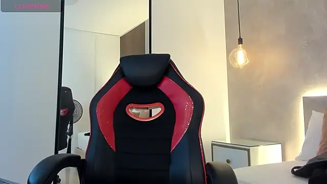 Snapshot of alma_fenix chatting on 10-29-25, 12:07 alma fenix online show from 10-29-25, 12:07