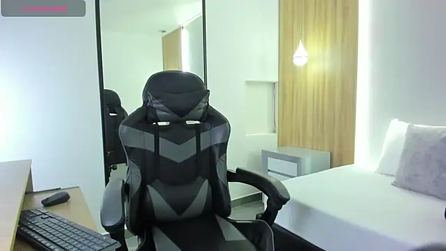 Snapshot of alma_fenix chatting on 12-01-25, 06:46 alma fenix online show from 12-01-25, 06:46