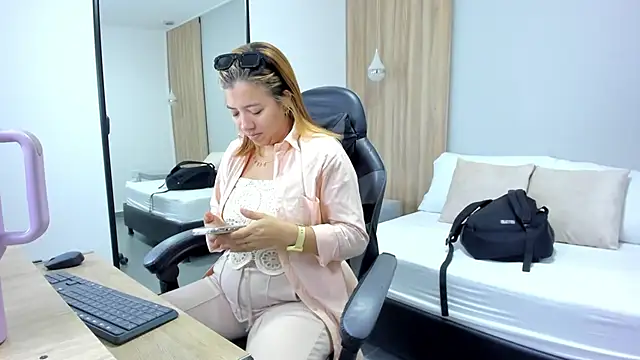 alma fenix online show from 01-14-26, 12:11