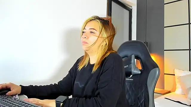 alma fenix online show from 02-16-26, 12:45