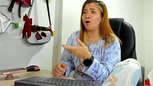 alma fenix online show from 04-26-26, 05:32