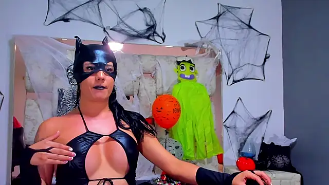 ZachaTompson online show from 10-31-25, 09:49