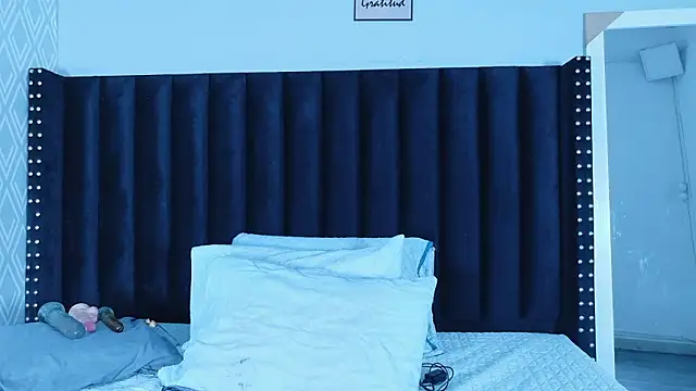 hotlatinateacher online show from 03-11-26, 07:31