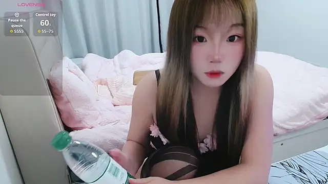 Snapshot of FOOXlive-keke chatting on 11-02-25, 08:33 FOOXlive-keke online show from 11-02-25, 08:33