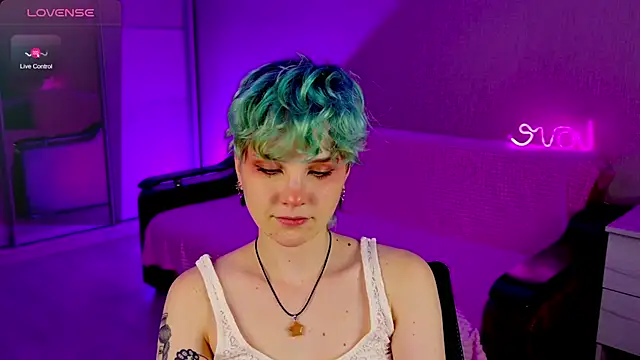 School Love online show from 12-29-24, 01:17