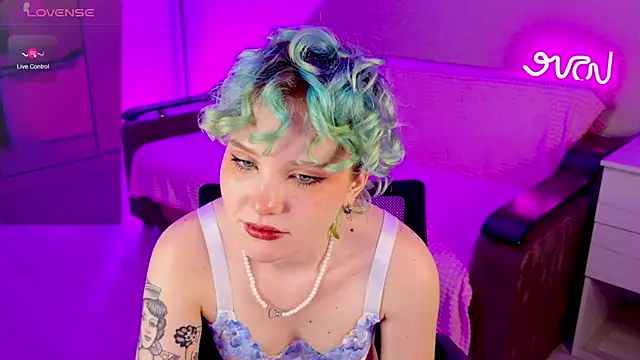 School Love online show from 01-16-25, 04:18