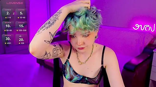 School Love online show from 01-17-25, 04:15