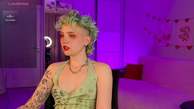 School Love online show from 03-19-25, 04:13