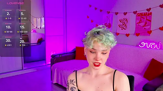 School Love online show from 03-20-25, 01:04