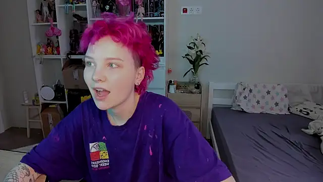 School Love online show from 12-19-25, 07:15