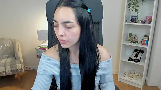 Snapshot of _BellaEvans_ chatting on 06-01-26, 04:47 BellaEvans online show from 06-01-26, 04:47