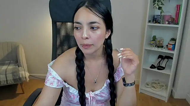 Snapshot of _BellaEvans_ chatting on 06-05-26, 06:52 BellaEvans online show from 06-05-26, 06:52