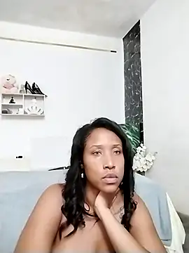 Snapshot of LadyEbonyX chatting on 01-08-25, 01:32 LadyEbonyX online show from 01-08-25, 01:32