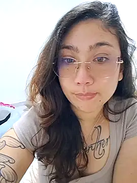 Mia Ruiz online show from 12-17-25, 02:39