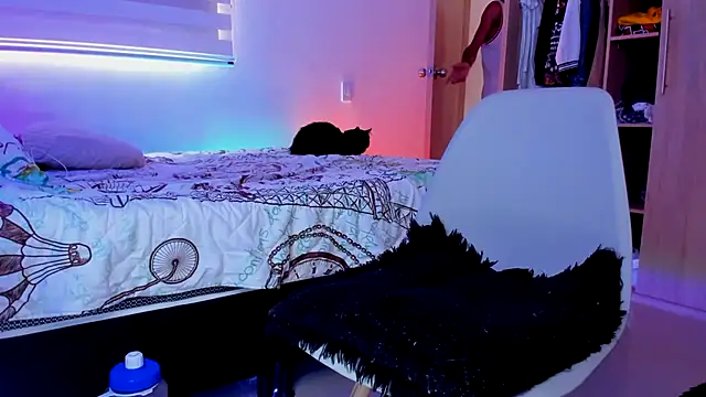 aldrinwhite online show from 12-01-25, 04:23