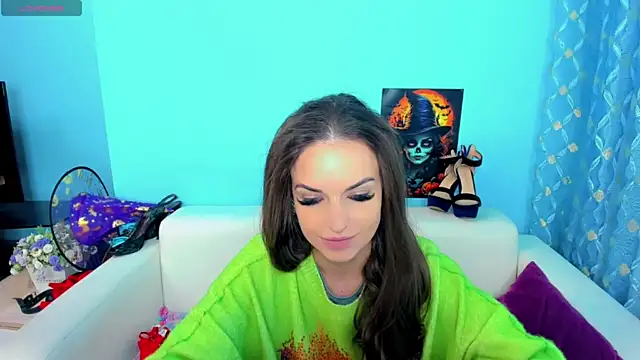 LindaaLu online show from 11-20-25, 04:23