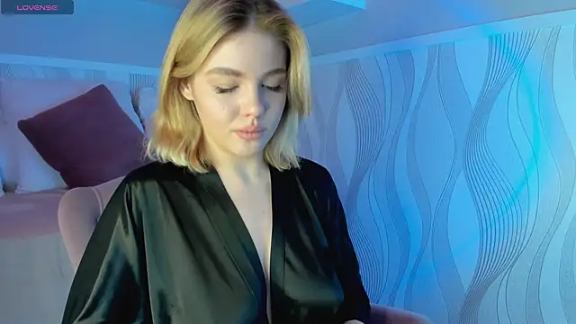 Anna Robinson online show from 03-10-25, 01:12