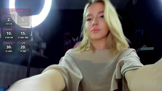 Anna Robinson online show from 09-19-25, 01:07