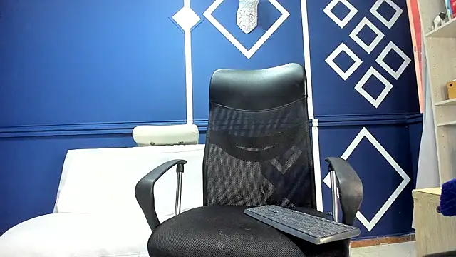 Snapshot of charolbruce_1 chatting on 02-10-25, 12:50 charolbruce 1 online show from 02-10-25, 12:50