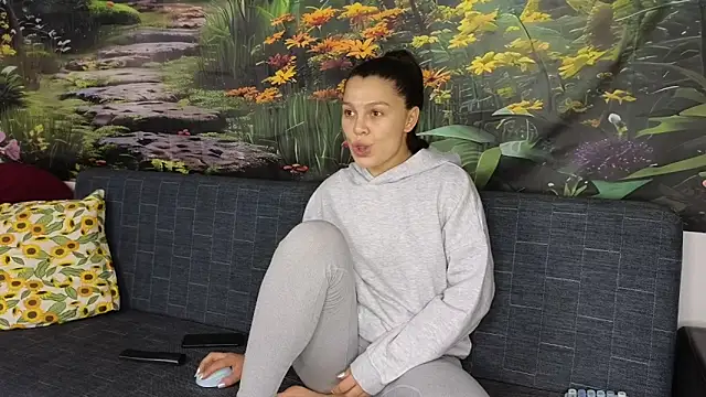 MadameDeFeu online show from 10-08-25, 11:41