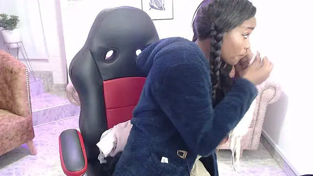 Snapshot of cattalheya chatting on 11-17-25, 12:33 cattalheya online show from 11-17-25, 12:33