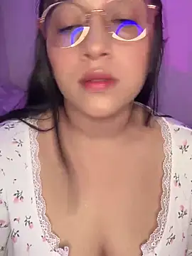 Snapshot of cata_megan chatting on 02-14-25, 10:58 cata megan online show from 02-14-25, 10:58