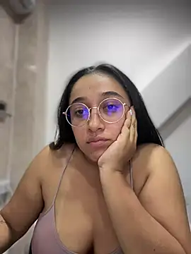 Snapshot of cata_megan chatting on 03-08-25, 12:44 cata megan online show from 03-08-25, 12:44