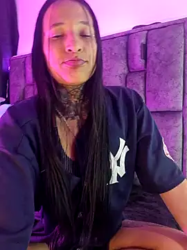 Snapshot of Nicole420squirt chatting on 01-15-25, 10:24 Nicole420squirt online show from 01-15-25, 10:24