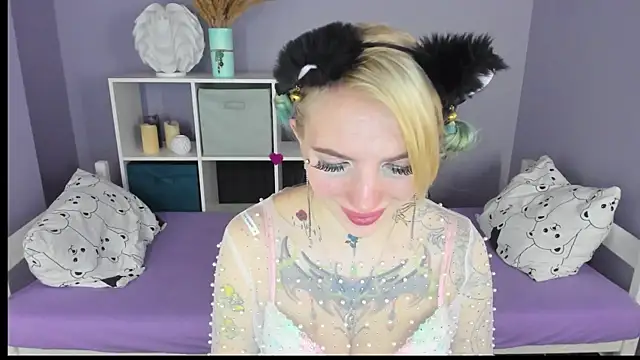 Snapshot of AnneTenet chatting on 02-07-25, 01:11 AnneTenet online show from 02-07-25, 01:11