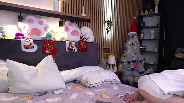 PollyBeev online show from 11-28-25, 07:11