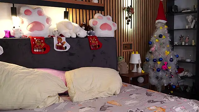 PollyBeev online show from 12-20-25, 08:54