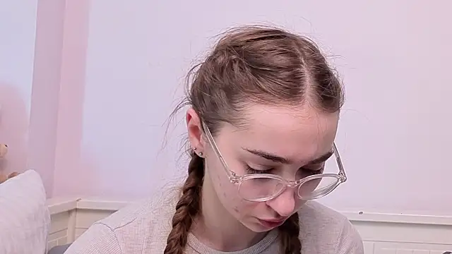 Snapshot of PollyBeev chatting on 06-11-26, 07:39 PollyBeev online show from 06-11-26, 07:39