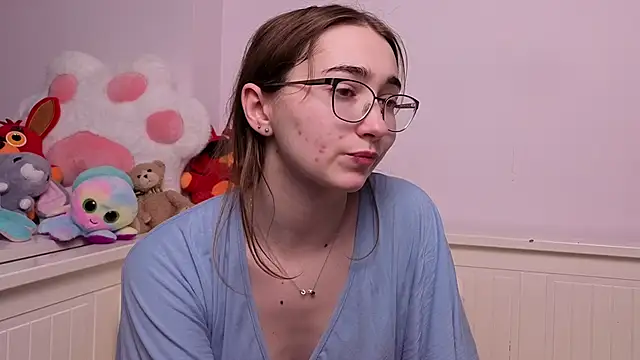 Snapshot of PollyBeev chatting on 06-16-26, 07:33 PollyBeev online show from 06-16-26, 07:33