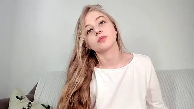 MiaMews online show from 04-27-26, 07:06