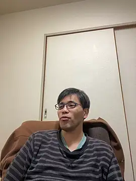 Snapshot of ryusei18570 chatting on 02-08-25, 04:14 ryusei18570 online show from 02-08-25, 04:14