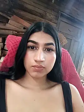 Snapshot of Julix_A chatting on 12-16-25, 12:32 Julix A online show from 12-16-25, 12:32