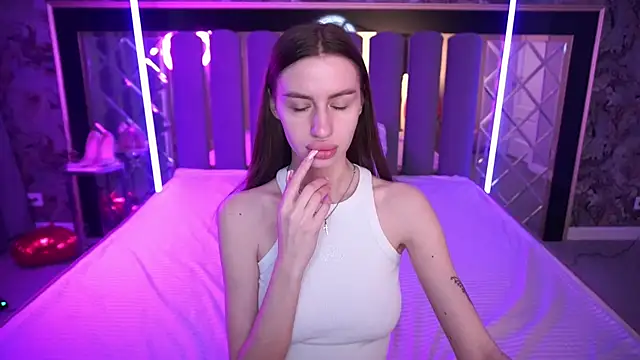 Snow WhiteeeX online show from 04-15-26, 05:36