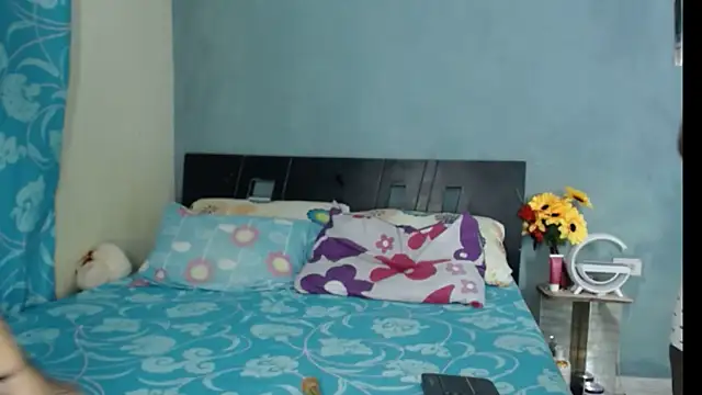 Snapshot of Madison__12 chatting on 02-21-25, 02:17 Madison  12 online show from 02-21-25, 02:17