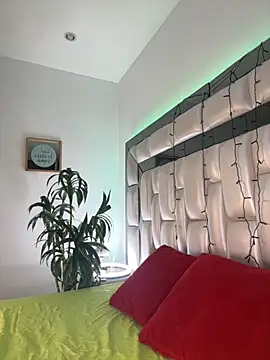 Snapshot of _ISABELLA_HOT_ chatting on 11-05-25, 12:16 ISABELLA HOT online show from 11-05-25, 12:16