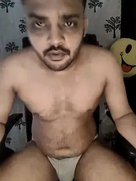 Snapshot of Mr_Handsome_hunk chatting on 11-02-25, 05:32 Mr Handsome hunk online show from 11-02-25, 05:32